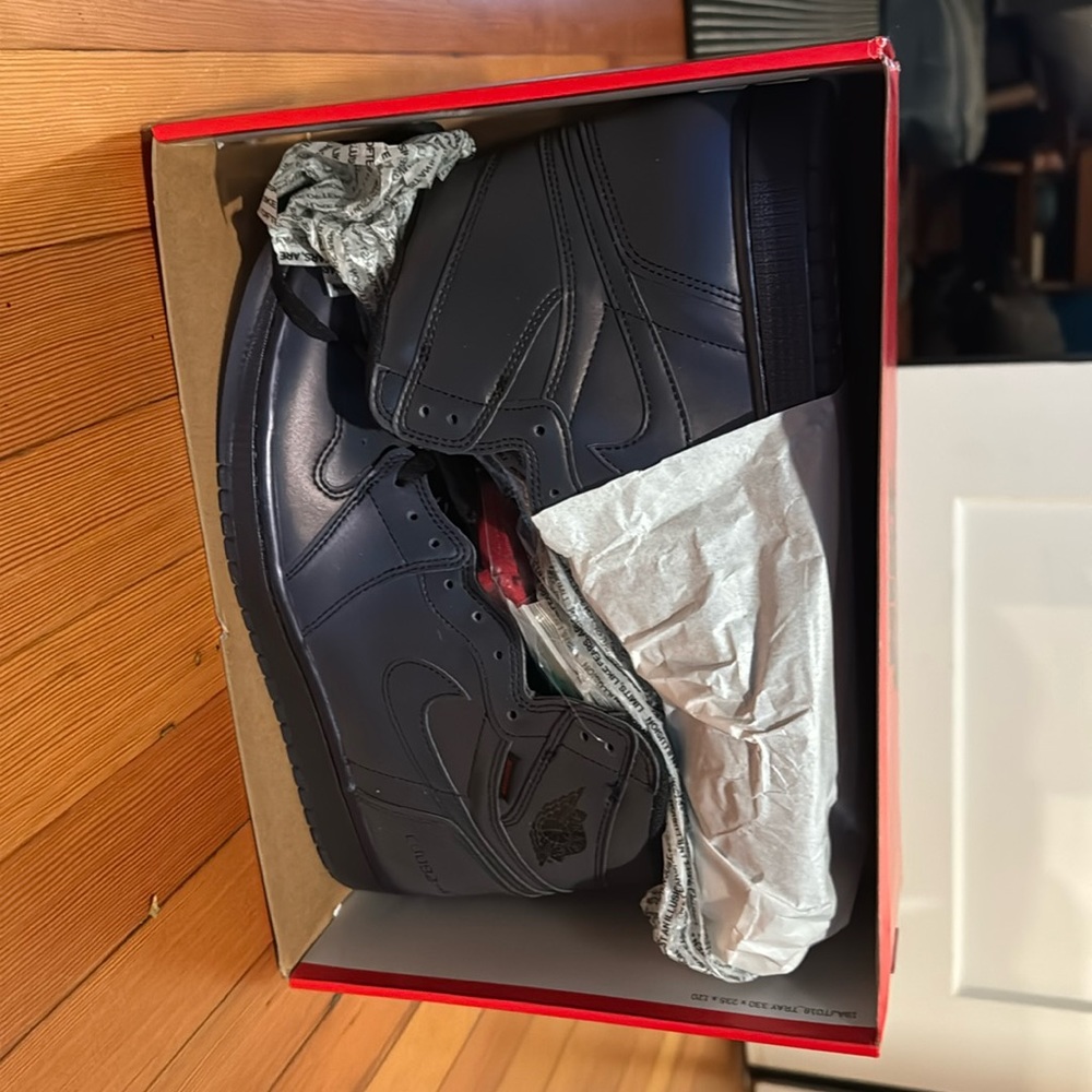Rare Nike AJ1 Zoom Fearless - Iridescent Purple.
